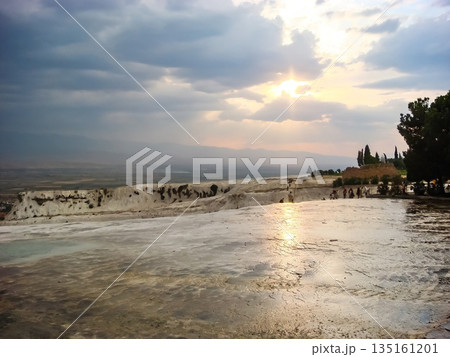 トルコのパムッカレ 夕暮れ時に散策 トルコのパムッカレ 夕暮れ時に散策 135161201