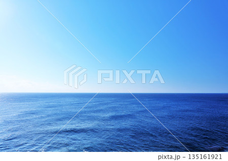 千葉県 勝浦 青空と海 千葉県 勝浦 青空と海 135161921