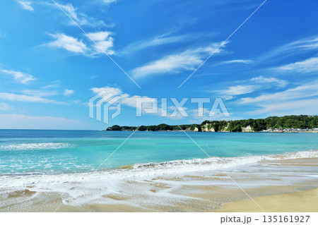 千葉県　夏の勝浦　青空と海 135161927