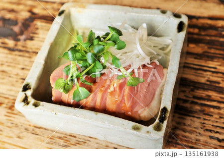 鴨肉の燻製 鴨肉の燻製 135161938