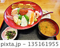 海鮮丼 135161955