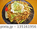静岡県　富士宮焼きそば　目玉焼きトッピング 135161956