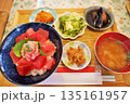 海鮮丼セット 135161957