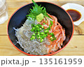 静岡県　生しらすと生桜エビ丼 135161959
