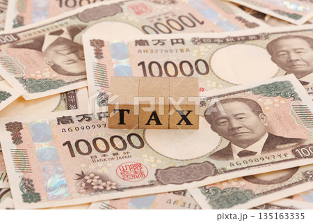 TAX 税金 一万円札 135163335