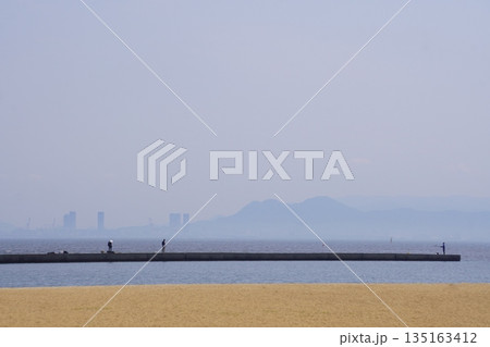 マリナタウン海浜公園 海っぴビーチよりアイランドシティと立花山 マリナタウン海浜公園 海っぴビーチよりアイランドシティと立花山 135163412