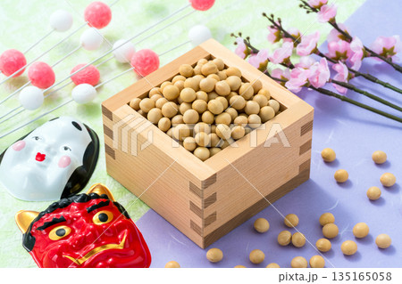 節分の豆まきのイメージ 135165058