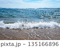 打ち寄せる波のイメージ 135166896