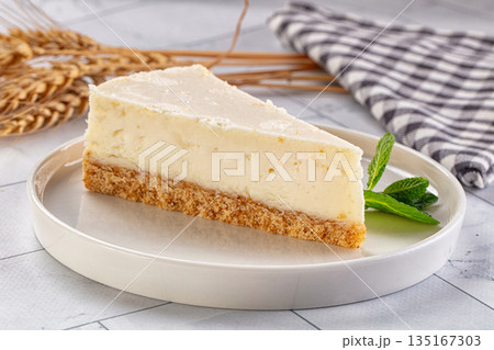 Slice of New York classic cheesecake Slice of New York classic cheesecake 135167303