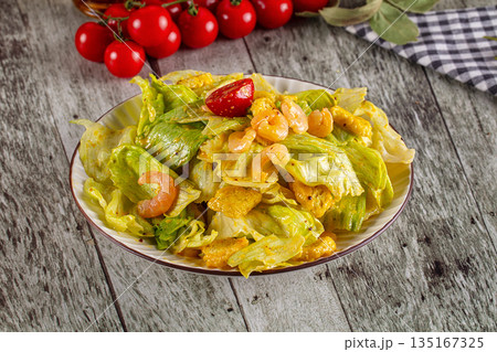 Caesar salad with prawn and parmesan Caesar salad with prawn and parmesan 135167325