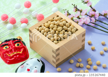 節分の豆まきのイメージ 135167440