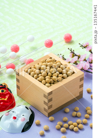 節分の豆まきのイメージ 135167441