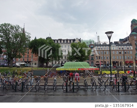 マルメ中央駅から川方向を散策 スウェーデンのマルメ マルメ中央駅から川方向を散策 スウェーデンのマルメ 135167914