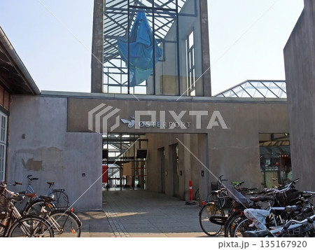 オスターポート駅の入口　デンマークのコペンハーゲン 135167920