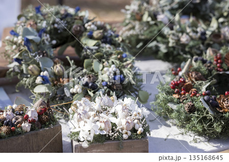 ドライフラワーを使った雑貨屋さんイメージ マルシェ ドライフラワーを使った雑貨屋さんイメージ マルシェ 135168645