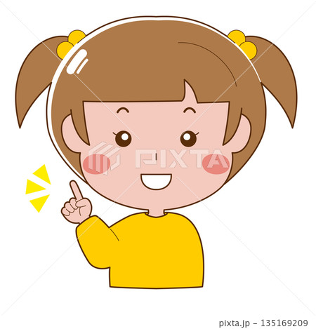 笑顔で指差しする女の子 笑顔で指差しする女の子 135169209
