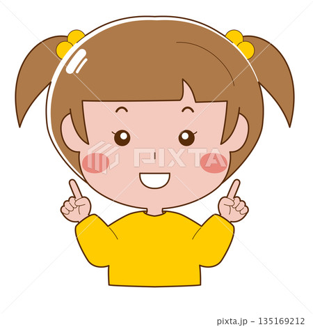 両手で指差しする笑顔の女の子 135169212