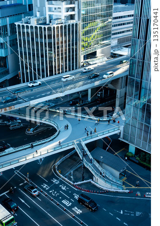 交差点をまたぐ高速道路 渋谷警察署前交差点の俯瞰 2025.11 a-1 交差点をまたぐ高速道路 渋谷警察署前交差点の俯瞰 2025.11 a-1 135170441