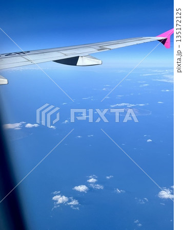 飛行機から見た島々 135172125