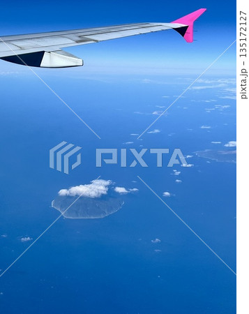 飛行機から見た島々 135172127