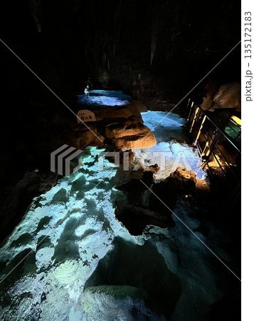 沖縄の鍾乳洞　玉泉洞 135172183