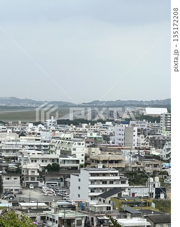 沖縄　首里城から見た街並み 135172208