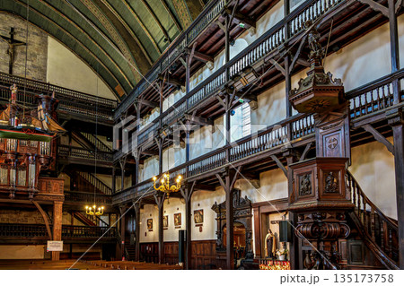 Interior of St Jean Baptiste church in Saint Jean de Luz in Fran 135173758