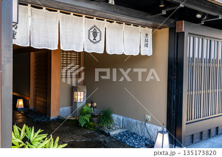 日本料理 京料理 萬重 本店(京文化の西陣にて美味を極める) 京都市西京区大宮通今出川上ル 日本料理 京料理 萬重 本店(京文化の西陣にて美味を極める) 京都市西京区大宮通今出川上ル 135173820