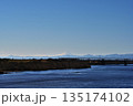 大河と富士山 135174102