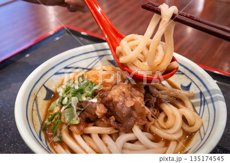 ヌードル 拉麺 麺 135174545