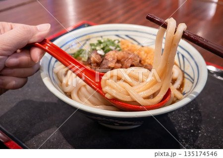 ヌードル 拉麺 麺 135174546