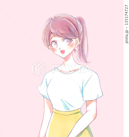 ポニーテールの女性　笑顔　カメラ目線 135174727