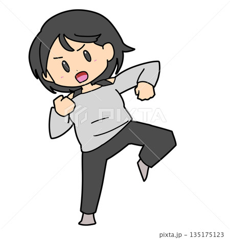 キックをする女性 135175123