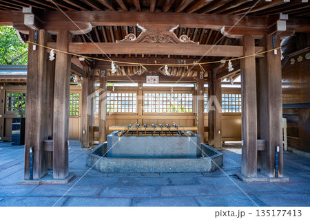 諏訪神社の手水場の風景(長崎市) 諏訪神社の手水場の風景(長崎市) 135177413