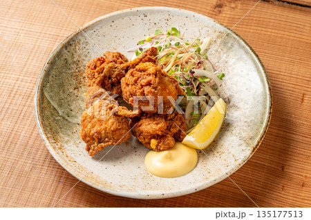 鶏の唐揚げ 135177513