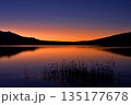 諏訪湖の夜明け 135177678