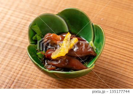 ホタルイカ沖漬け 伝統的な和食珍味と酒の肴 ホタルイカ沖漬け 伝統的な和食珍味と酒の肴 135177744