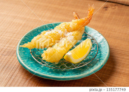 エビの天ぷら 揚げたて和食居酒屋の定番料理 エビの天ぷら 揚げたて和食居酒屋の定番料理 135177749
