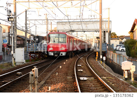 常滑市大野町駅周辺の夕暮れ 135178362