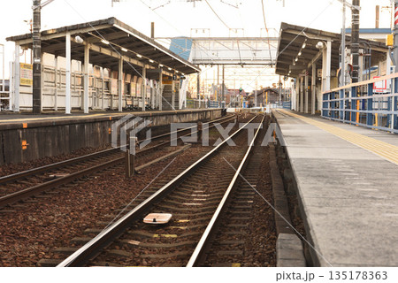 常滑市大野町駅周辺の夕暮れ 135178363