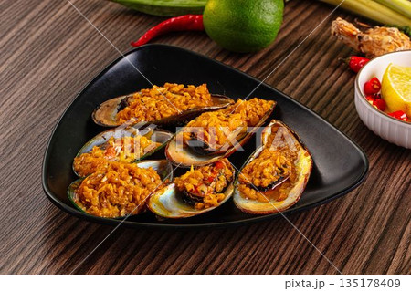 Gourmet baked mussels with garlik 135178409