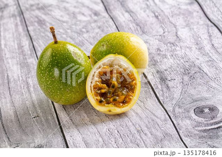 Sweet juice tropical exotic maracuya Sweet juice tropical exotic maracuya 135178416