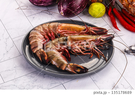 Raw Jumbo king tiger prawns 135178689