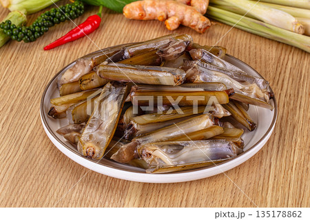 Fresh raw razor fish mollisc 135178862