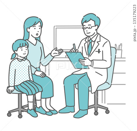 問診をする男性医師と親子（女の子・白衣・小児科） 135179223
