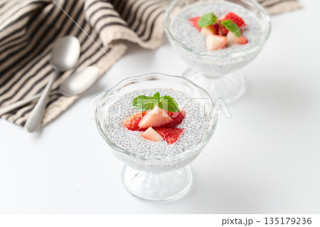 チアシードプリン 135179236