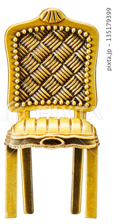 アンティーク調の黄金の椅子 ミニチュア 家具 装飾 切り抜き素材 135179399
