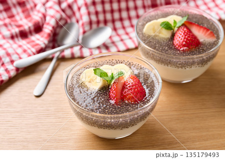 チアシードヨーグルト チアシードヨーグルト 135179493