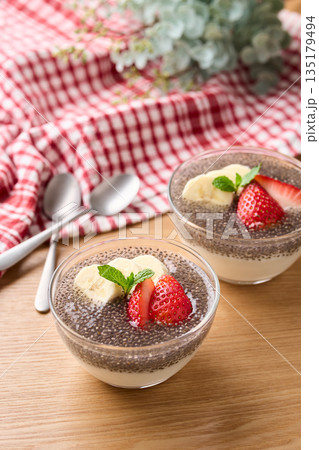 チアシードヨーグルト 135179494