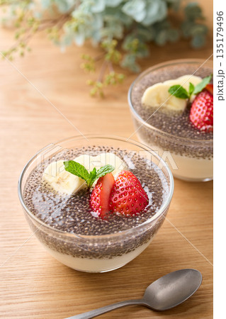 チアシードヨーグルト 135179496